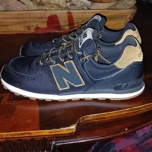 New Balance Men's Black and Tan Sneakers
